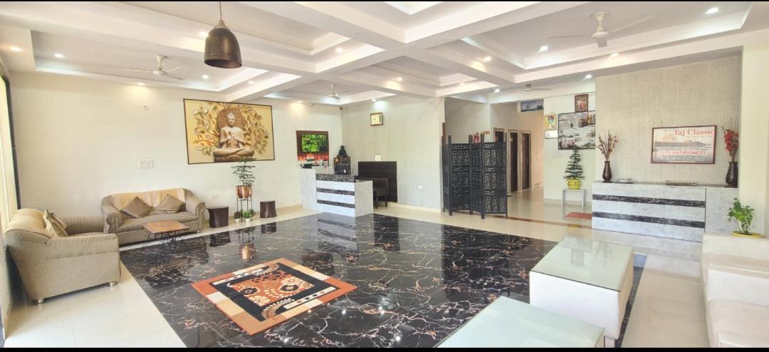 Taj Classic Agra Агра Экстерьер фото